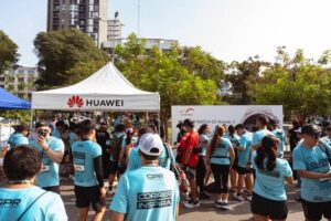 Huawei impulsa el running en el Perú junto a Glow Project en la carrera 5K Glow Forward, donde Gladys Tejeda