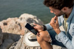 Viajar por carretera: 5 funciones de tu celular que pueden salvarte el viaje este feriado largo Infinix