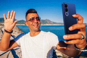 Zoom óptico y alto rendimiento: claves de la cámara móvil ideal para viajar vivo