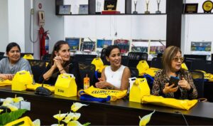 Bitel impulsa la educación digital y financiera de madres emprendedoras