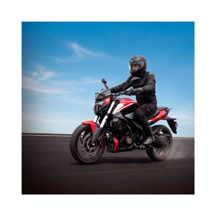 Dominar 250: Una moto con el equilibrio ideal entre potencia y eficiencia para el uso diario y viajes