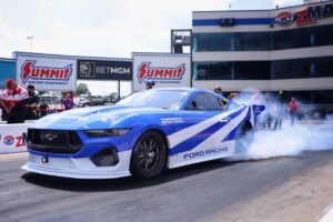 Ford Mustang Cobra Jet 2200 es el récord mundial de cuarto de milla para eléctricos