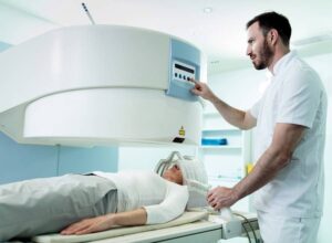 Avances tecnológicos en radioterapia abren una nueva era de tratamiento oncológico más eficiente en Perú Siemens