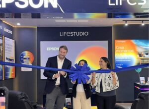 Epson inaugura su primer centro de experiencia exclusivo en Hiraoka Independencia
