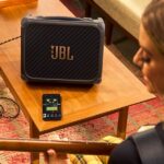JBL lanza en Perú el BandBox Trio, amplificador portátil con IA, equipado con un mezclador de cuatro canales con pantalla LCD a color