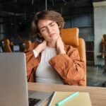 ¿Pasas muchas horas sentado? HUAWEI te sugiere pequeñas pausas activas:  pueden marcar la diferencia en tu bienestar diario