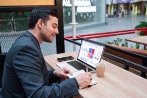 Fiestas Patrias: así se comporta la demanda de laptops y la inversión promedio en Perú ASUS