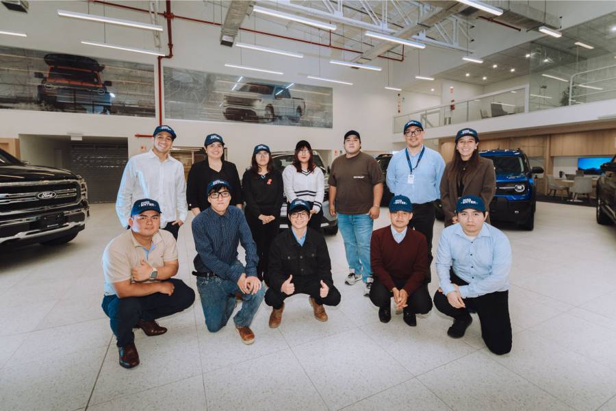 Ford Perú recibe a los estudiantes del programa Ford en una jornada práctica sobre datos y tecnología