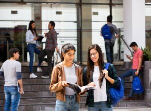 Estudio revela una nueva tendencia_ los jóvenes hacen pausas en el aprendizaje del inglés, pero no renuncian a sus metas ICPNA