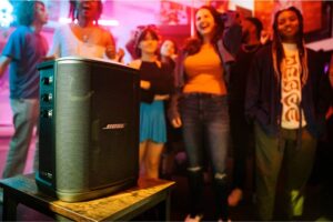 ¿Audífonos, headphones o parlantes? Qué tener en cuenta para elegir el dispositivo de audio ideal iShop