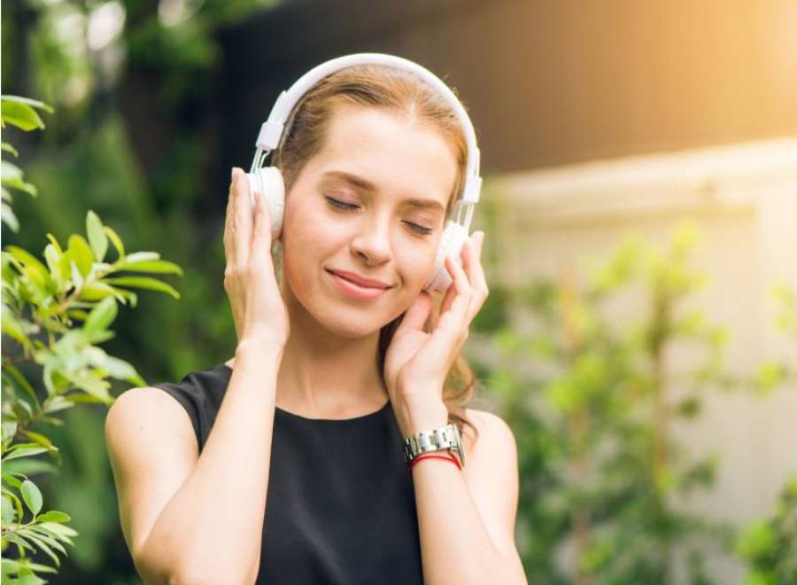 ¿Audífonos, headphones o parlantes_ Qué tener en cuenta para elegir el dispositivo de audio ideal iShop